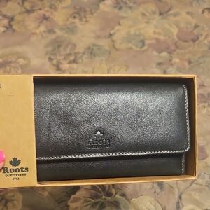 Roots Classic Black Leather Wallet